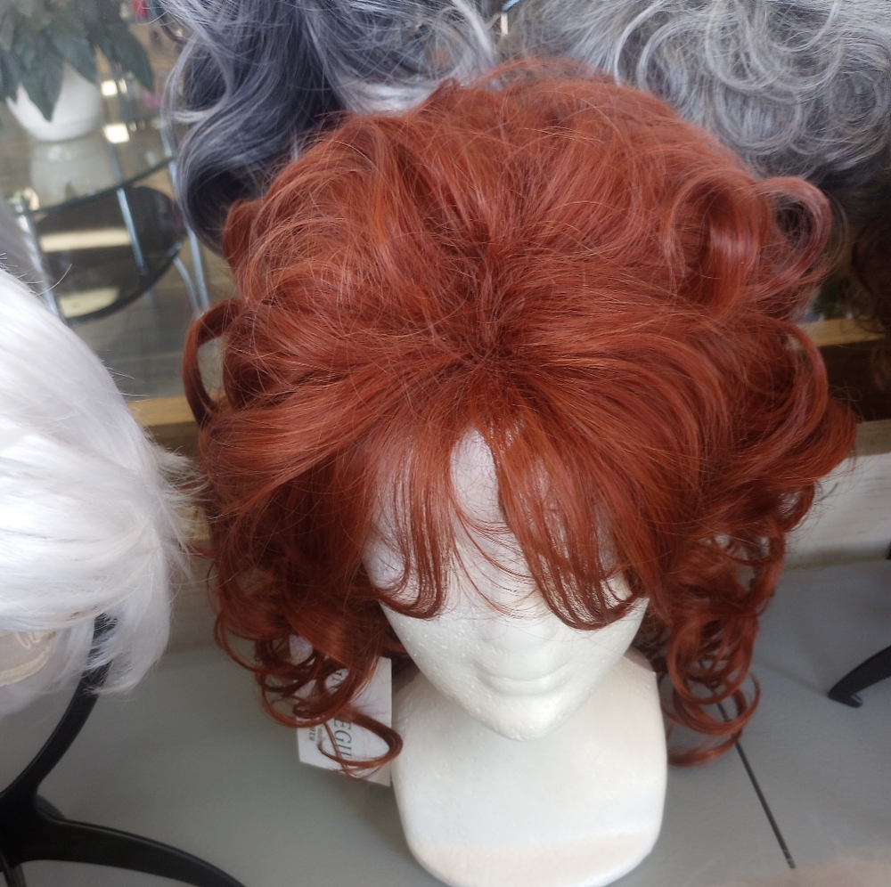 20 in.  Gourgous red synthetic Wig